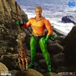 Aquaman Mezco One:12 1/12 action figure (DC Comics)