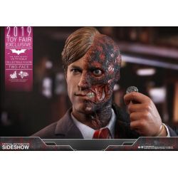 Two-Face Hot Toys MMS546 Toy Fair Exclusive (Batman The Dark Knight)