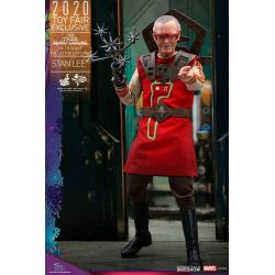 Stan Lee Hot Toys MMS570 (Thor Ragnarok)