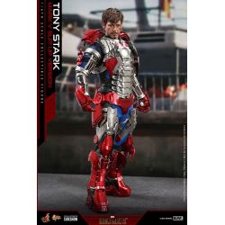 Tony Stark Hot Toys figure Mark V Suit Up MMS599 (Iron man 2)