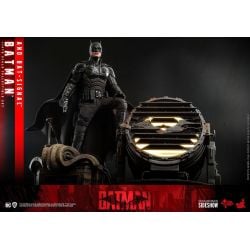 Batman and Bat-Signal Hot Toys Movie Masterpiece figure MMS641 (The Batman)