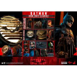 Batman and Bat-Signal Hot Toys Movie Masterpiece figure MMS641 (The Batman)