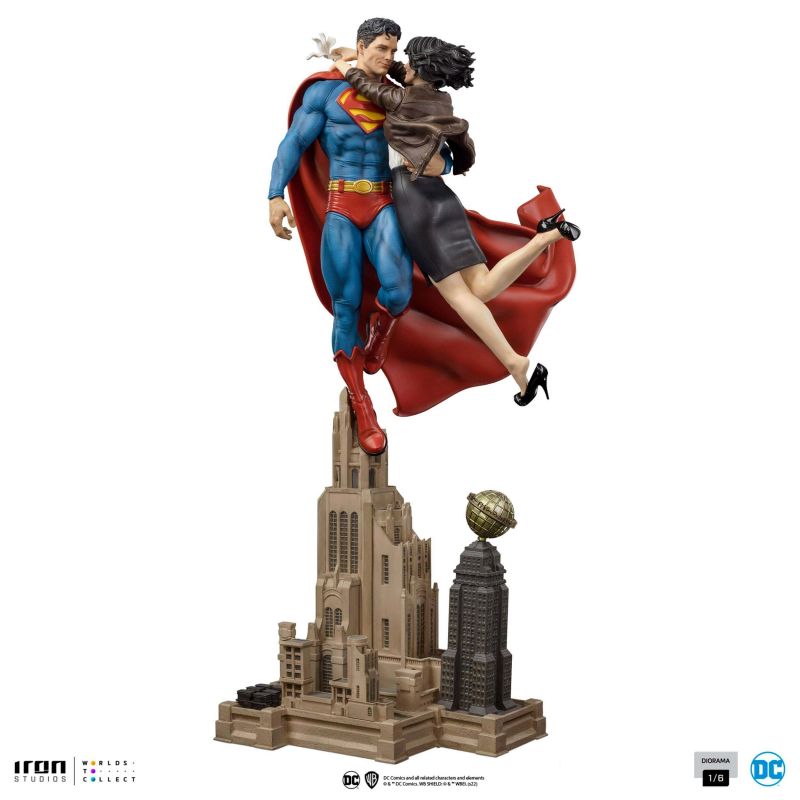 Superman and Lois Iron Studios figures (DC Comics)