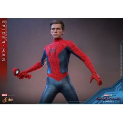 Spider-Man (new red and blue suit) Hot Toys figure MMS679 (Spider-Man No way home)