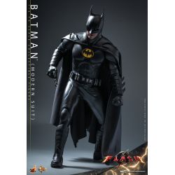 Batman (modern suit) Hot Toys figure MMS712 (The Flash)