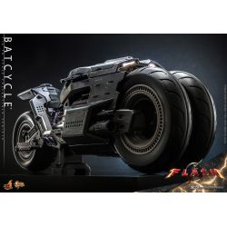 Batcycle Hot Toys replica MMS704 (The Flash)