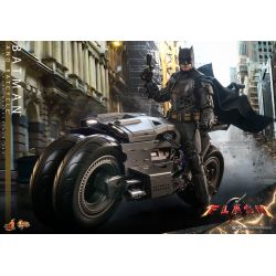 Batman (and Batcycle) Hot Toys figure MMS705 (The Flash)