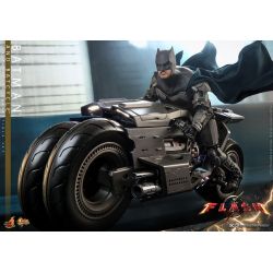 Batman (and Batcycle) Hot Toys MMS705 (figurine The Flash)