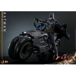 Batman (and Batcycle) Hot Toys MMS705 (figurine The Flash)