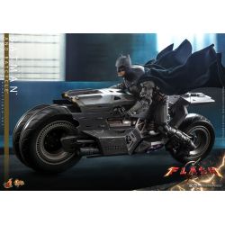 Batman (and Batcycle) Hot Toys figure MMS705 (The Flash)