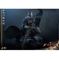 Batman (and Batcycle) Hot Toys MMS705 (figurine The Flash)