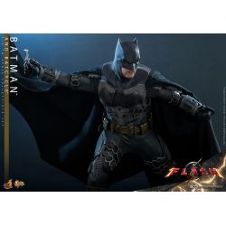 Batman (and Batcycle) Hot Toys figure MMS705 (The Flash)