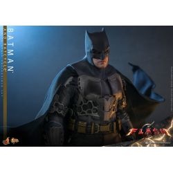 Batman (and Batcycle) Hot Toys figure MMS705 (The Flash)