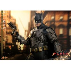 Batman (and Batcycle) Hot Toys figure MMS705 (The Flash)