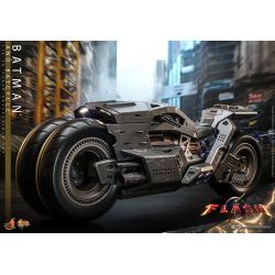 Batman (and Batcycle) Hot Toys figure MMS705 (The Flash)