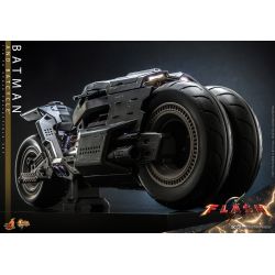 Batman (and Batcycle) Hot Toys figure MMS705 (The Flash)