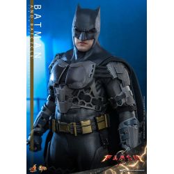 Batman (and Batcycle) Hot Toys figure MMS705 (The Flash)