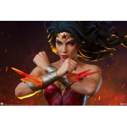 Wonder Woman (saving the day) Sideshow Premium Format statue (DC)