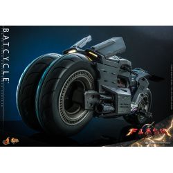 Batcycle replica di Hot Toys MMS704 (The Flash)