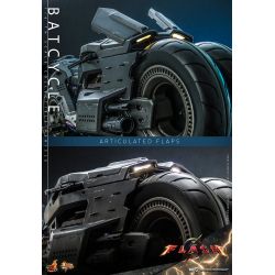 Batcycle replica di Hot Toys MMS704 (The Flash)