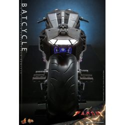 Batcycle replica di Hot Toys MMS704 (The Flash)
