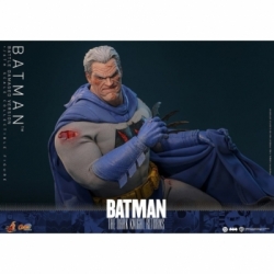 Batman (versione Battle Damaged) di Hot Toys - CMS031 - Il ritorno del Cavaliere Oscuro scala 1/6 action figure
