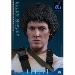 Ellen Ripley Deluxe by Hot Toys - MMS895 - Aliens 1/6 scale action figure