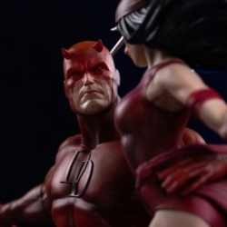 Daredevil and Elektra di Iron Studios - diorama Marvel Comics in scala 1/6