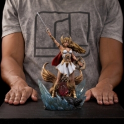 She-Ra (Unleashed) Art Scale di Iron Studios - figura Masters of the Universe in scala 1/10
