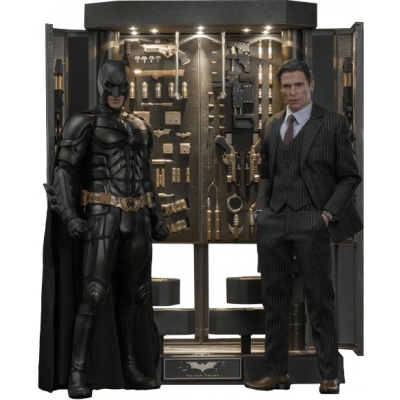 Bruce Wayne with Batman Armory 2.0 Hot Toys MMS750 Movie Masterpiece figurine 1/6 (Batman The Dark Knight) Bruce Wayne with Batman Armory 2.0 Hot Toys MMS750 Movie Masterpiece figurine 1/6 (Batman The Dark Knight)