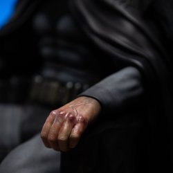 Batman And Bruce Wayne Batman Identity Legacy Replica Iron Studios - DC Comics standbeeld 1/4