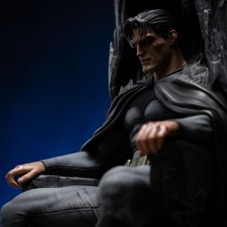 Batman And Bruce Wayne Batman Identity Legacy Replica Iron Studios - DC Comics standbeeld 1/4