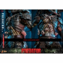 Predator (2.0) by Hot Toys deluxe version - Predator 1/6 scale action figure - Reference MMS817