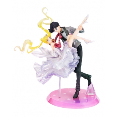 Usagi and Tuxedo Mask Figuarts Zero Chouette by Bandai Tamashii Nations - Sailor Moon 24 cm diorama Usagi and Tuxedo Mask Figuarts Zero Chouette by Bandai Tamashii Nations - Sailor Moon 24 cm diorama