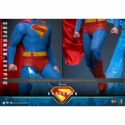 Superman et Krypto par Hot Toys - figurines 1/6 Superman 2025 de 33 cm - Reference MMS812 Superman et Krypto par Hot Toys - figurines 1/6 Superman 2025 de 33 cm - Reference MMS812