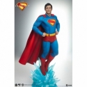 Superman Premium Format par Sideshow Collectibles - statue 1/4 Superman 2025 de 61 cm
