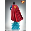 Superman Premium Format par Sideshow Collectibles - statue 1/4 Superman 2025 de 61 cm