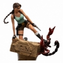 Lara Croft (The Ruins Of Revelation) Miniature Statue par Weta - figurine Tomb Raider de 21 cm