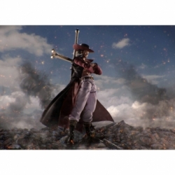 Dracule Mihawk (Hawkeye) SH Figuarts by Bandai Tamashii Nations - One Piece 17 cm action figure