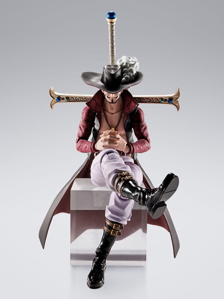 Dracule Mihawk (Hawkeye) SH Figuarts par Bandai Tamashii Nations - figurine One Piece de 17 cm