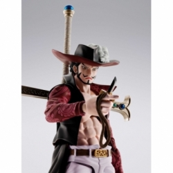 Dracule Mihawk (Hawkeye) SH Figuarts by Bandai Tamashii Nations - One Piece 17 cm action figure