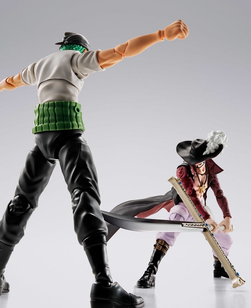 Dracule Mihawk (Hawkeye) SH Figuarts by Bandai Tamashii Nations - One Piece 17 cm action figure