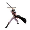Dracule Mihawk (Hawkeye) SH Figuarts par Bandai Tamashii Nations - figurine One Piece de 17 cm