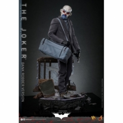 The Joker (Bank Robber Version) by Hot Toys Collector version - The Dark Knight Trilogy 1/6 scale action figure - Reference DX50