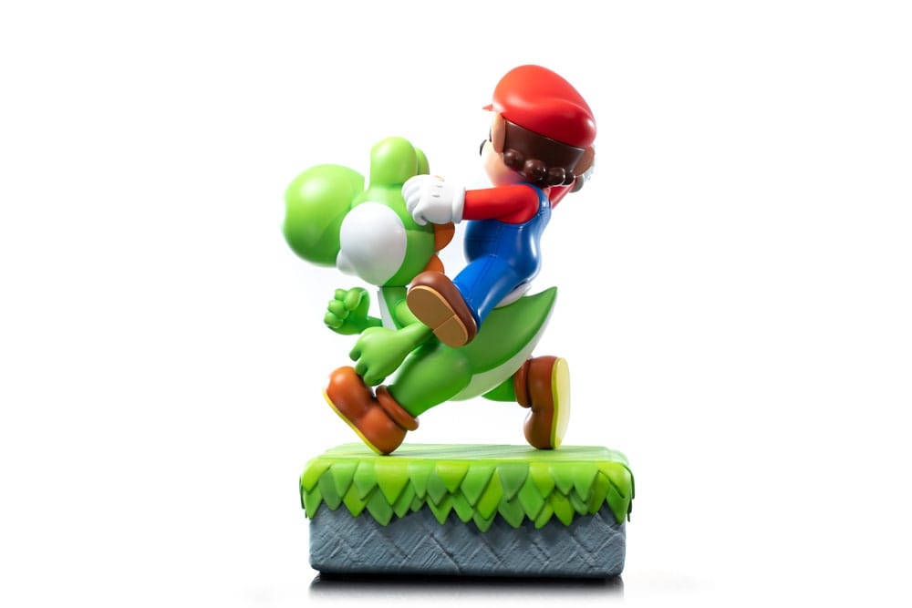 Mario et Yoshi Standard par First 4 Figures F4F - statue Super Mario de 48 cm