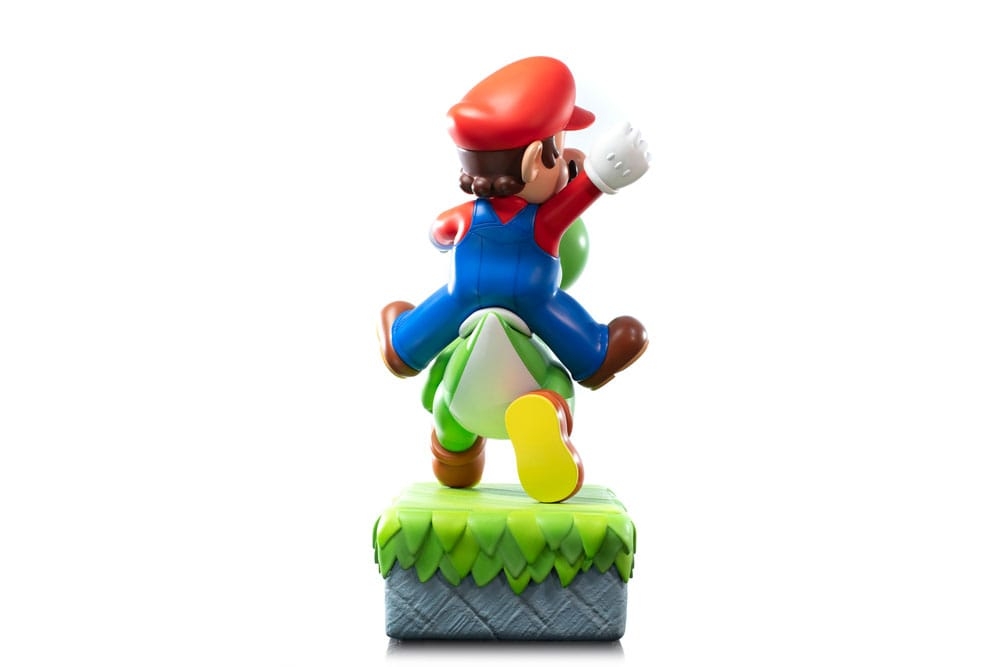 Mario et Yoshi Standard par First 4 Figures F4F - statue Super Mario de 48 cm