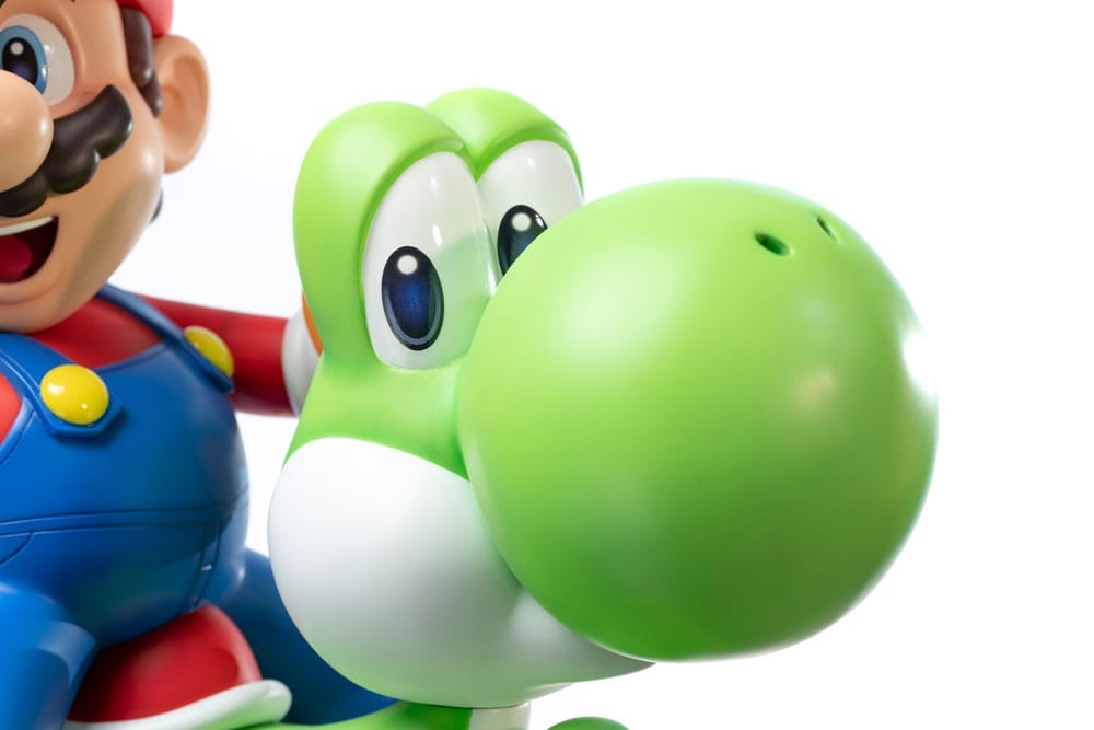 Mario et Yoshi Standard par First 4 Figures F4F - statue Super Mario de 48 cm