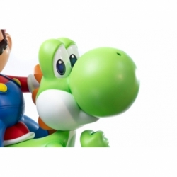 Mario et Yoshi Standard par First 4 Figures F4F - statue Super Mario de 48 cm