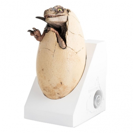 White Queen Hatching Egg by Elite Creature Collectibles - Jurassic Park 3 1/1 scale figure