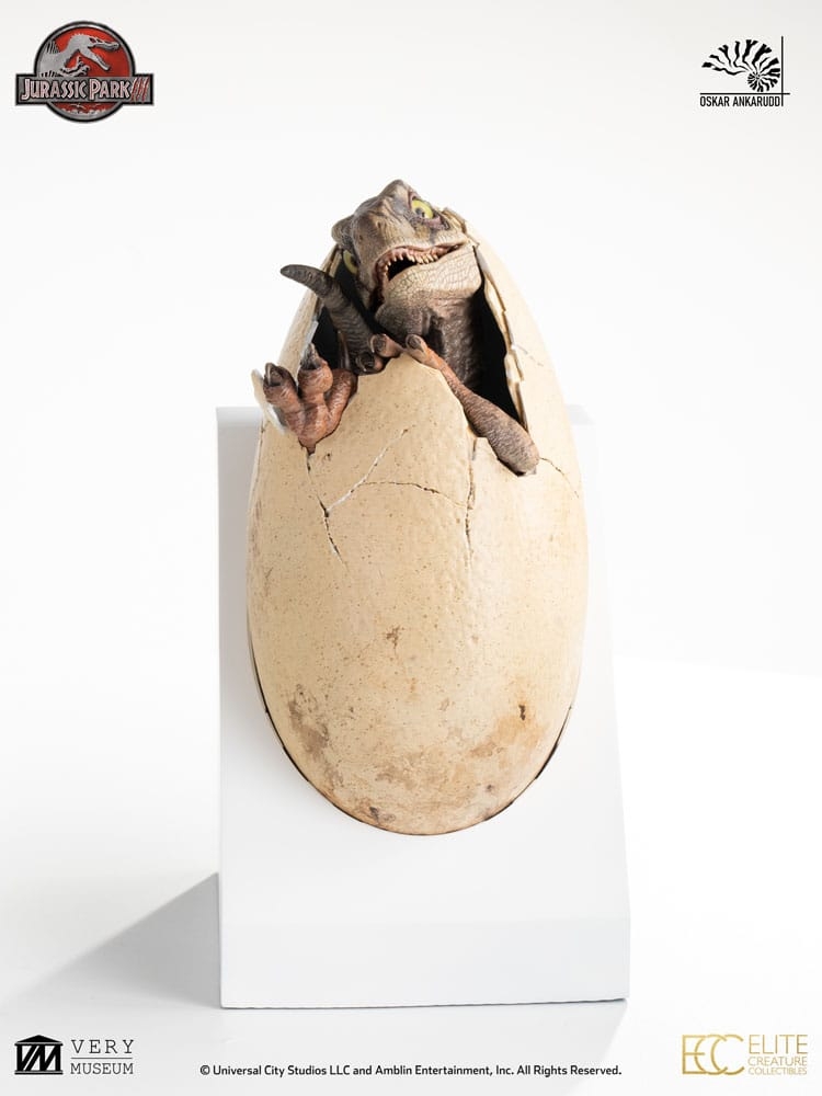 White Queen Hatching Egg by Elite Creature Collectibles - Jurassic Park 3 1/1 scale figure